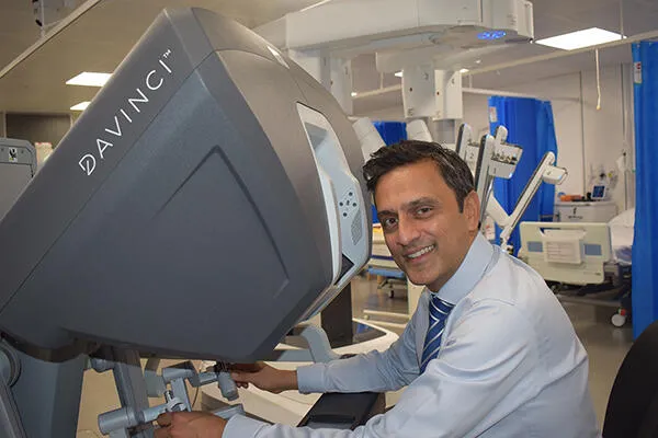 MR AMYN HAJI, CLINICAL DIRECTOR IN SURGERY, MEETING THE THE DA VINCI XI RAS FOR THE FIRST TIME